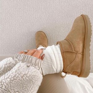 UGG Ultra Mini Classic Boots Chestnut Brand New in Box NIB
